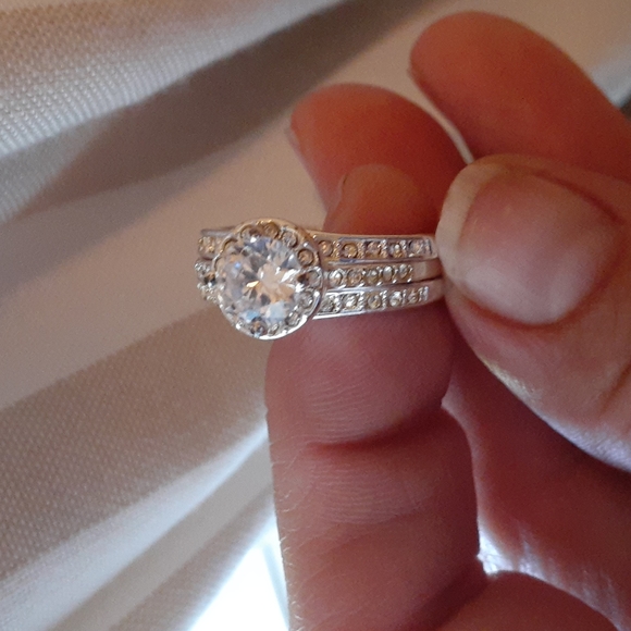 Avon cubic zirconia wedding ring and band - Picture 6 of 12